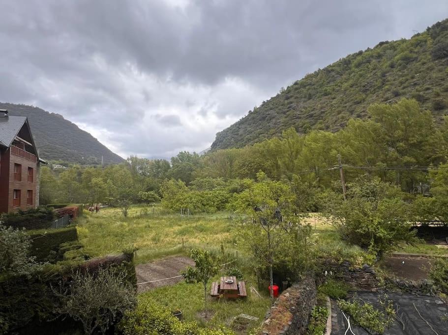 Cal Mestre - L'Amfitriona Rialp Luaran gambar