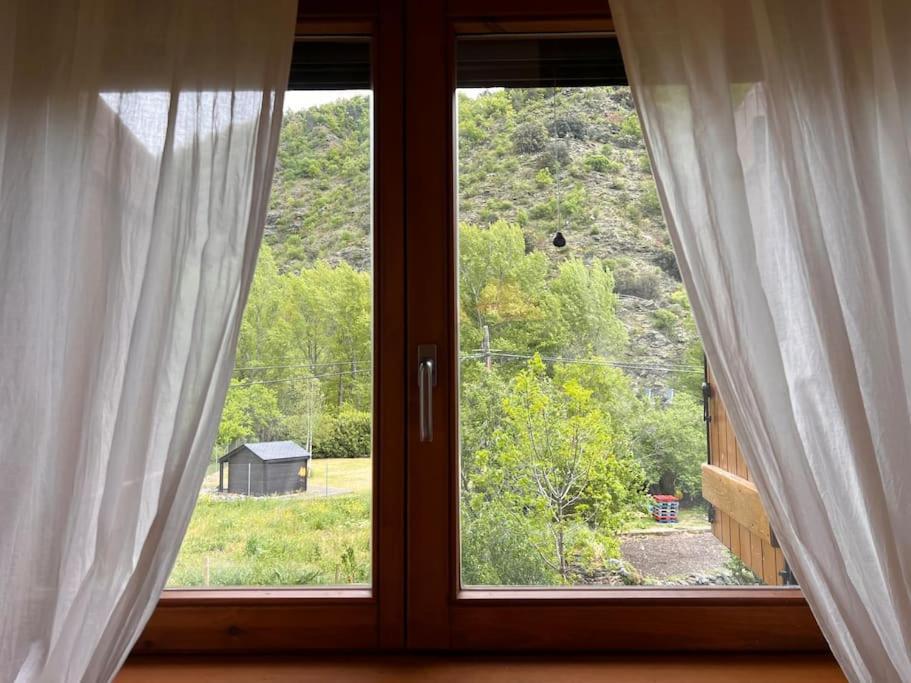 Cal Mestre - L'Amfitriona Rialp Luaran gambar